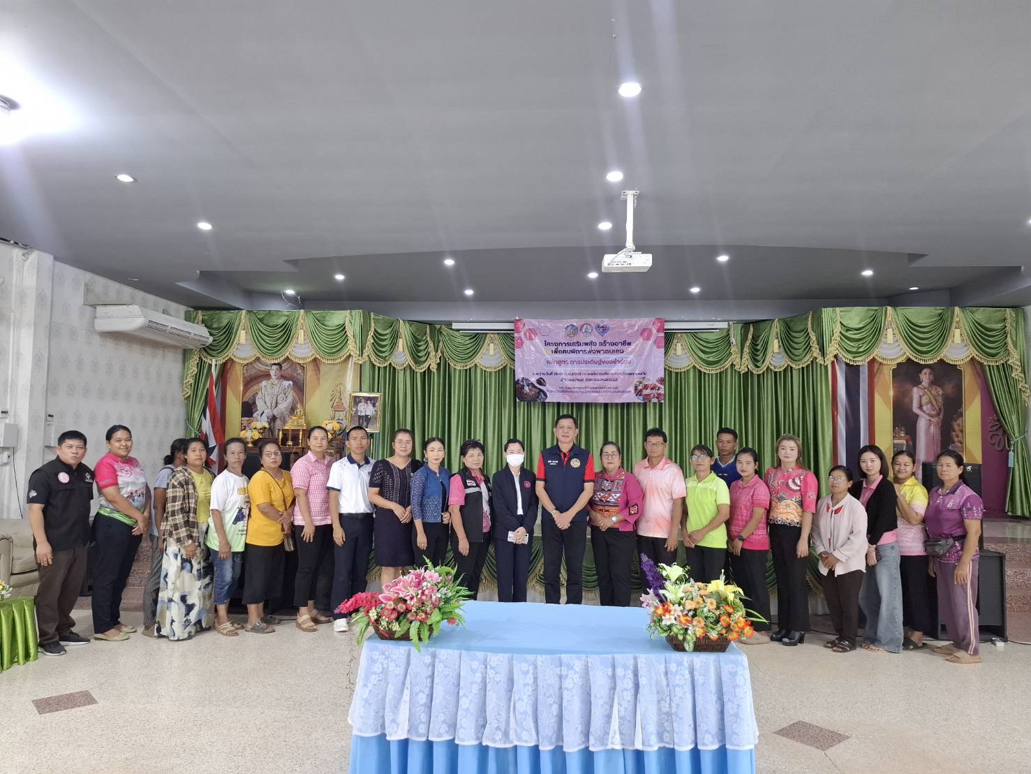 🏠📢สพอ.แม่วงก์ เป็นวิทยากรในโครงการเสริมพลังสร้างอาชีพ เพื่อคนพิการพึ่งพาตนเอง รุ่นที่ 2 หลักสูตรการประดิษฐ์ของชำร่วย