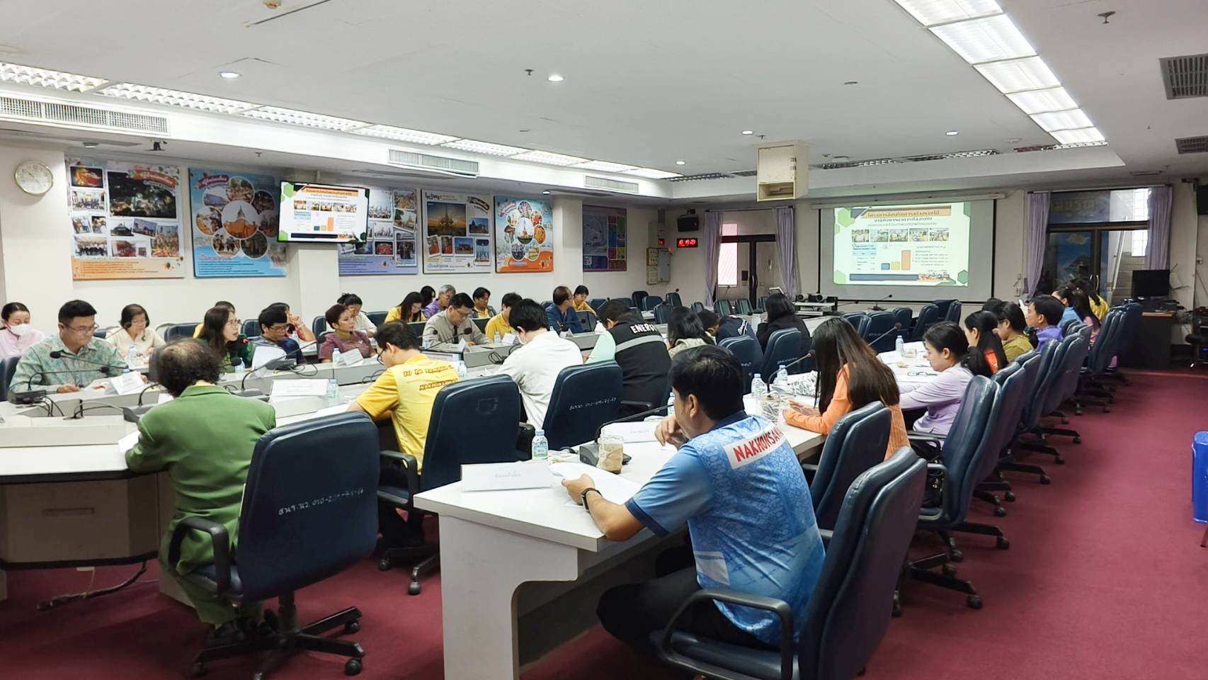 🏠📢สพอ.แม่วงก์ ร่วมประชุมคณะทำงานขับเคลื่อนด้านการแปรรูปผลิตภัณฑ์ชุมชน/OTOP/SMEs ครั้งที่ 1/2568 