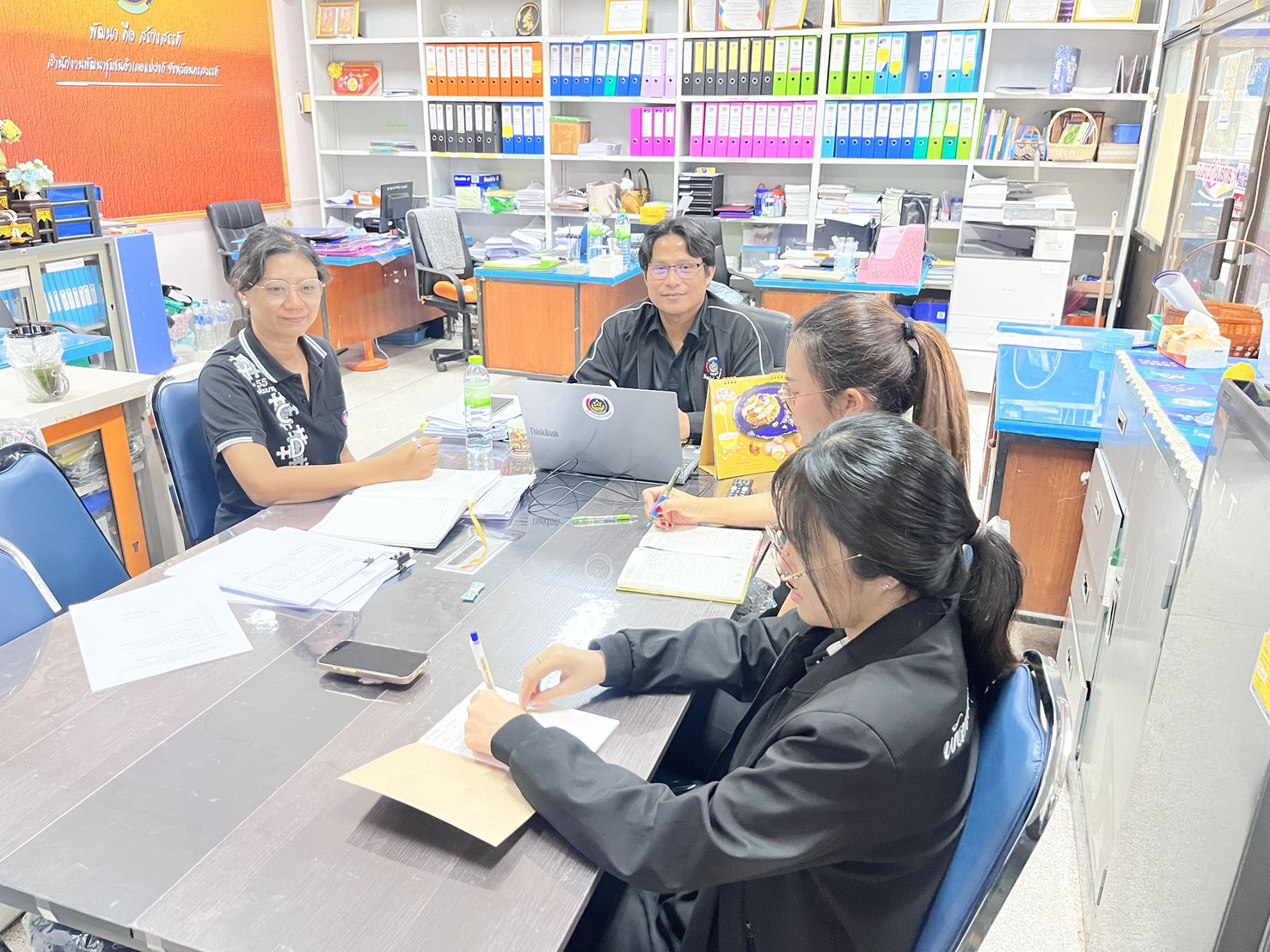 🌲📢สำนักงานพัฒนาชุมชนอำเภอแม่วงก์ประชุมเจ้าหน้าที่พัฒนาชุมชนประจำเดือน พฤศจิกายน 2568 🗺